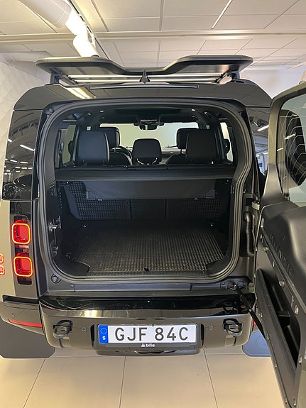 Land Rover Defender 110 4 of 5