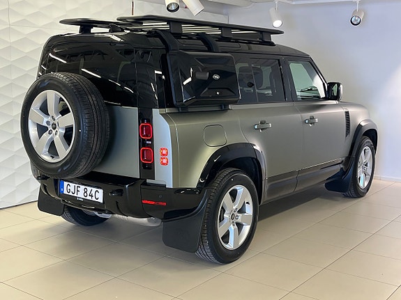 Land Rover Defender 110 7 of 11
