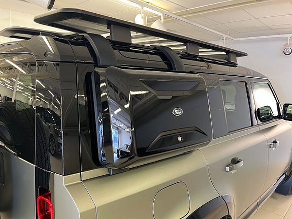 Land Rover Defender 110 6 of 11