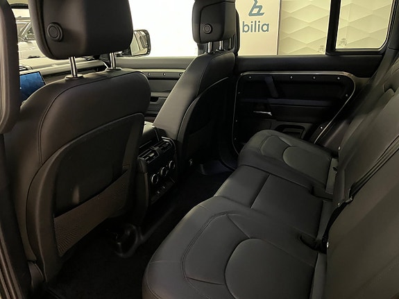 Land Rover Defender 110 10 of 11
