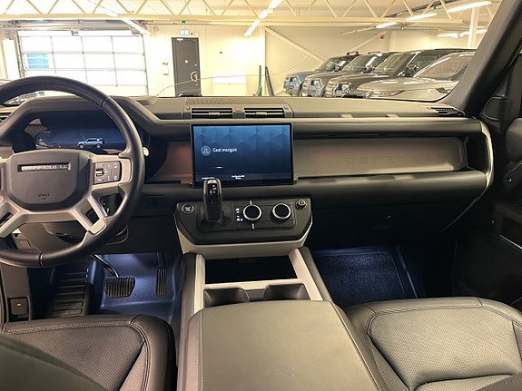Land Rover Defender 110 9 of 11