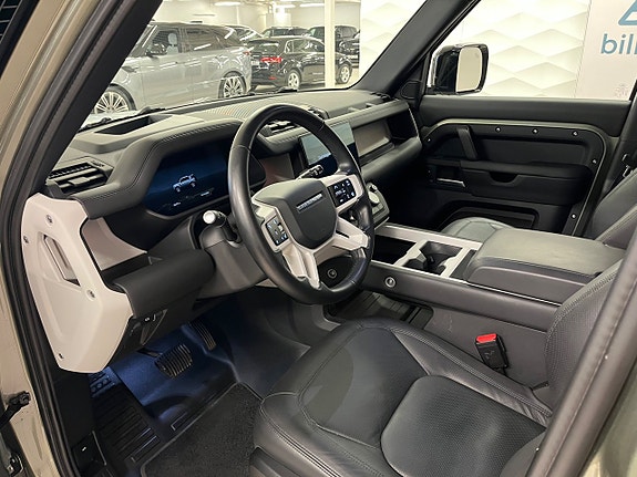 Land Rover Defender 110 11 of 11