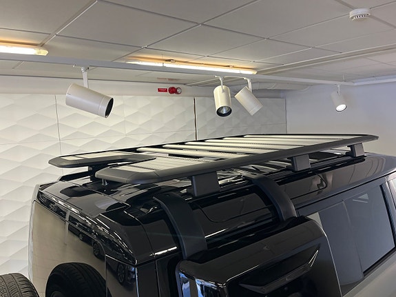 Land Rover Defender 110 5 of 5