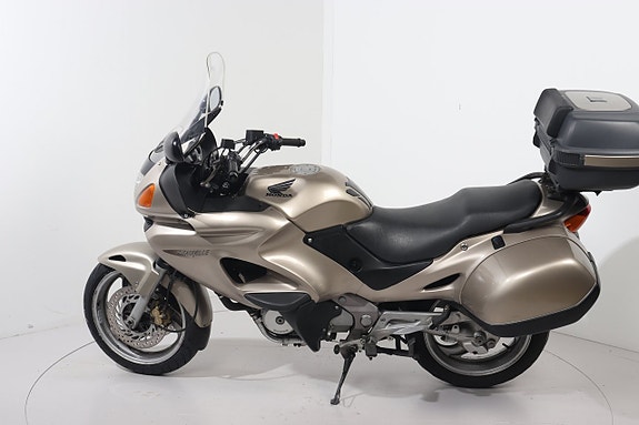 Honda NT650 Deauville 5 of 8