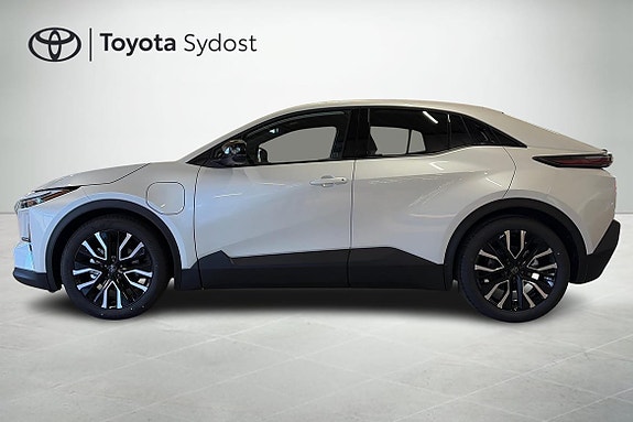 Toyota C-HR 4 of 5