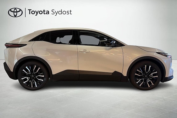 Toyota C-HR+ 12 of 15