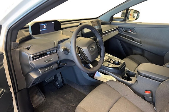 Toyota C-HR+ 11 of 15