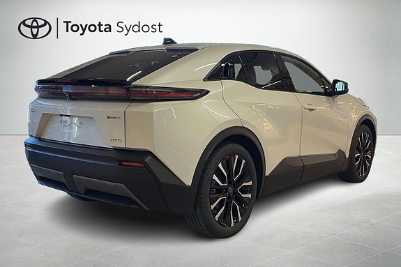Toyota C-HR 3 of 5