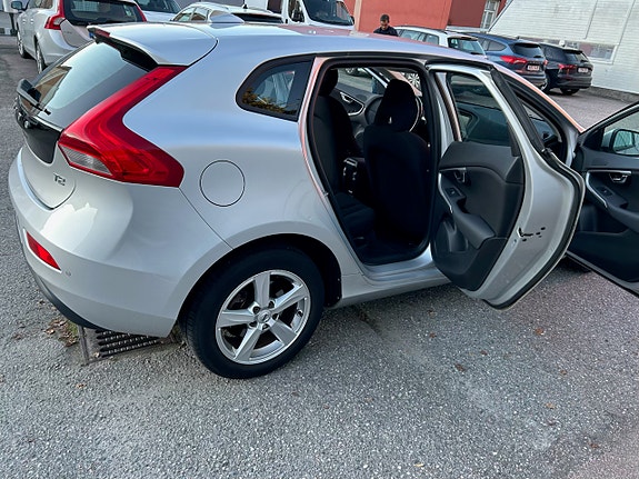 Volvo V40 6 of 9