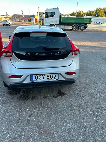 Volvo V40 2 of 5