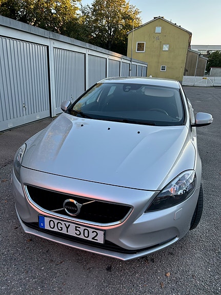 Volvo V40 7 of 9