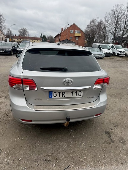Toyota Avensis 5 of 5