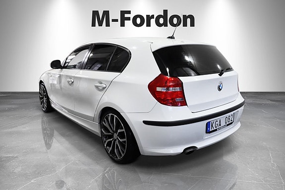 BMW 116i 4 of 5