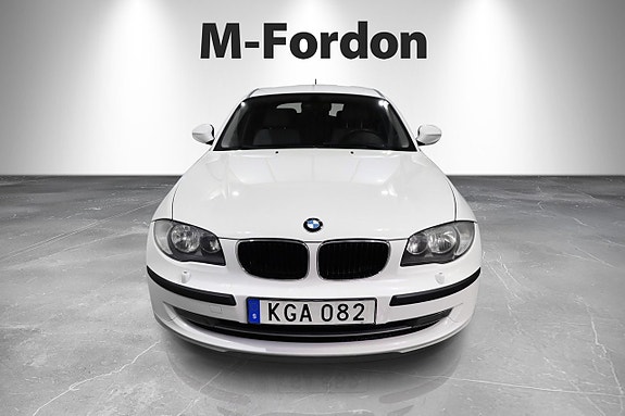 BMW 116i 3 of 5