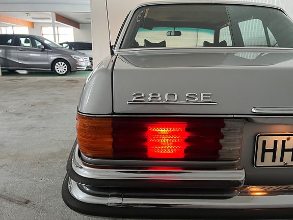 Mercedes-Benz 280 SE 8 of 19