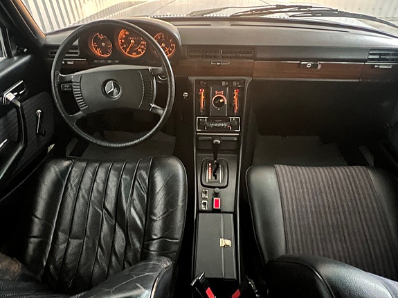 Mercedes-Benz 280 SE 17 of 19
