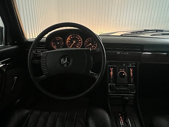 Mercedes-Benz 280 SE 18 of 19