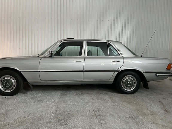 Mercedes-Benz 280 SE 5 of 19
