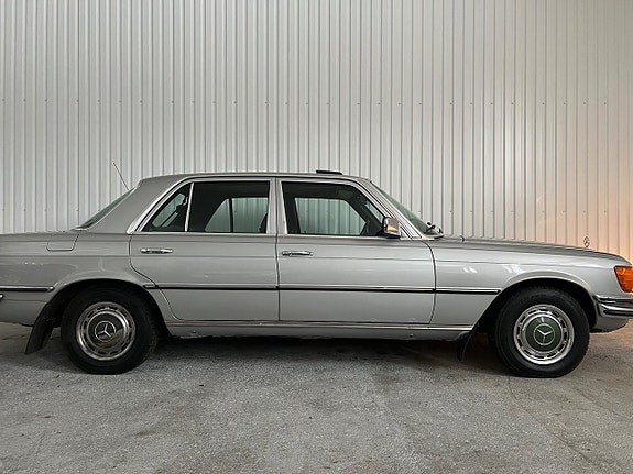 Mercedes-Benz 280 SE 2 of 19