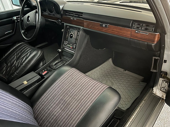 Mercedes-Benz 280 SE 16 of 19