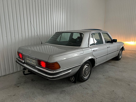 Mercedes-Benz 280 SE 3 of 19