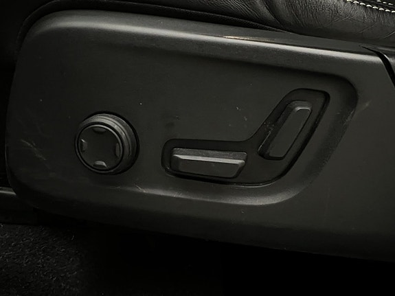 Volvo XC40 11 of 30
