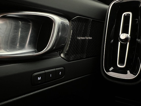 Volvo XC40 12 of 30