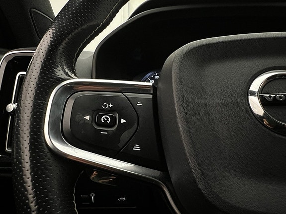 Volvo XC40 17 of 30