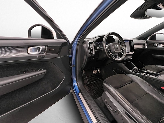 Volvo XC40 10 of 30