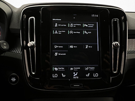 Volvo XC40 21 of 30