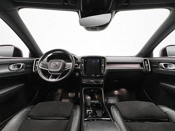 Volvo XC40 15 of 30
