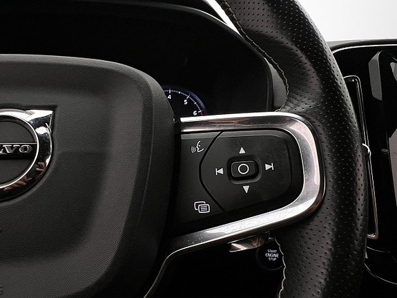 Volvo XC40 19 of 30