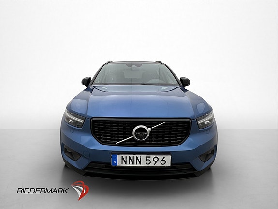 Volvo XC40 2 of 5