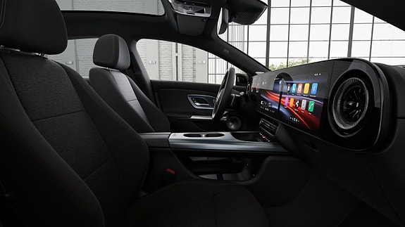 Mercedes-Benz CLA350 4 of 5