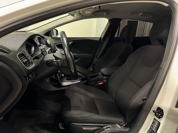 Volvo V40 8 of 17