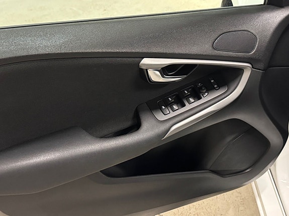 Volvo V40 7 of 17