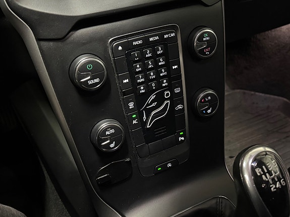Volvo V40 15 of 17