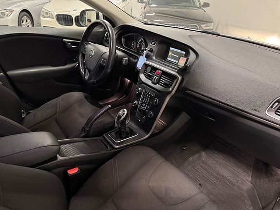 Volvo V40 14 of 17
