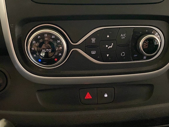 Renault Trafic 13 of 27
