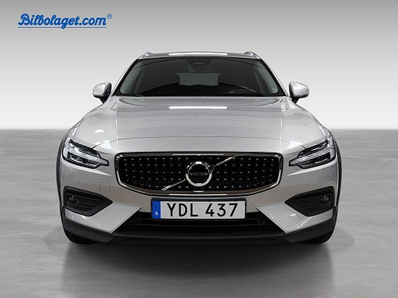 Volvo V60 Cross Country 3 of 5
