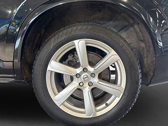 Volvo XC90 10 of 15