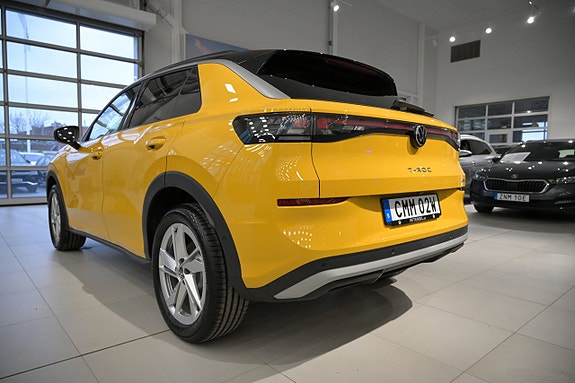 Volkswagen T-Roc 8 of 28