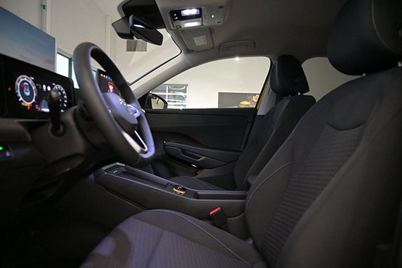 Volkswagen T-Roc 23 of 28