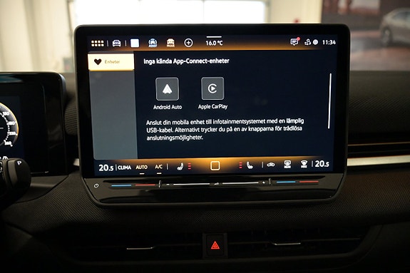 Volkswagen T-Roc 18 of 28