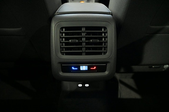 Volkswagen T-Roc 26 of 28
