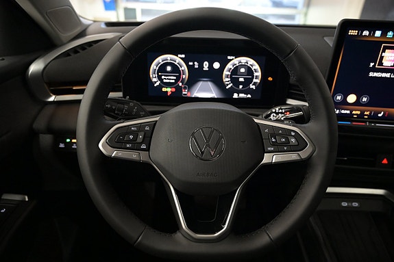 Volkswagen T-Roc 13 of 28