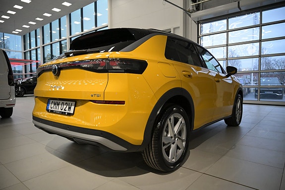 Volkswagen T-Roc 10 of 28