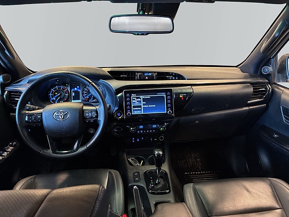Toyota HiLux 8 of 23
