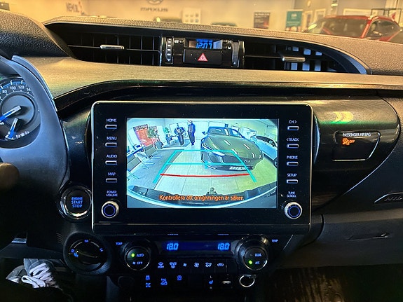 Toyota HiLux 21 of 23