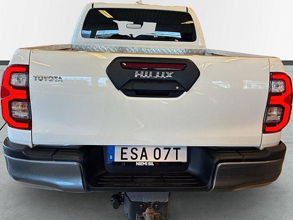 Toyota HiLux 12 of 23